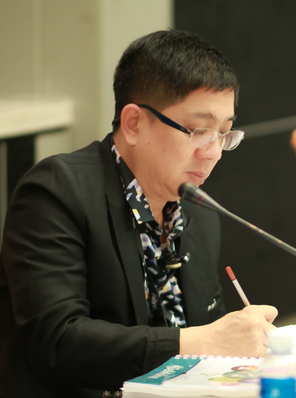 พล.ท.ดร.กริช อินทราทิพย์ - Professional Portrait